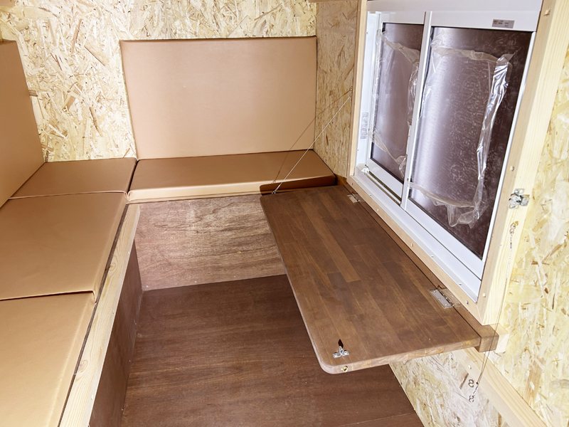 室内折り畳みテーブル