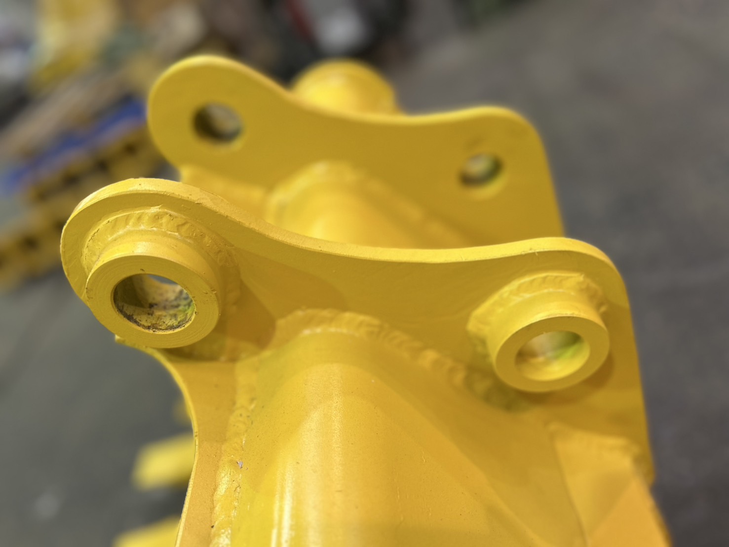 バケット新規製作の作業中