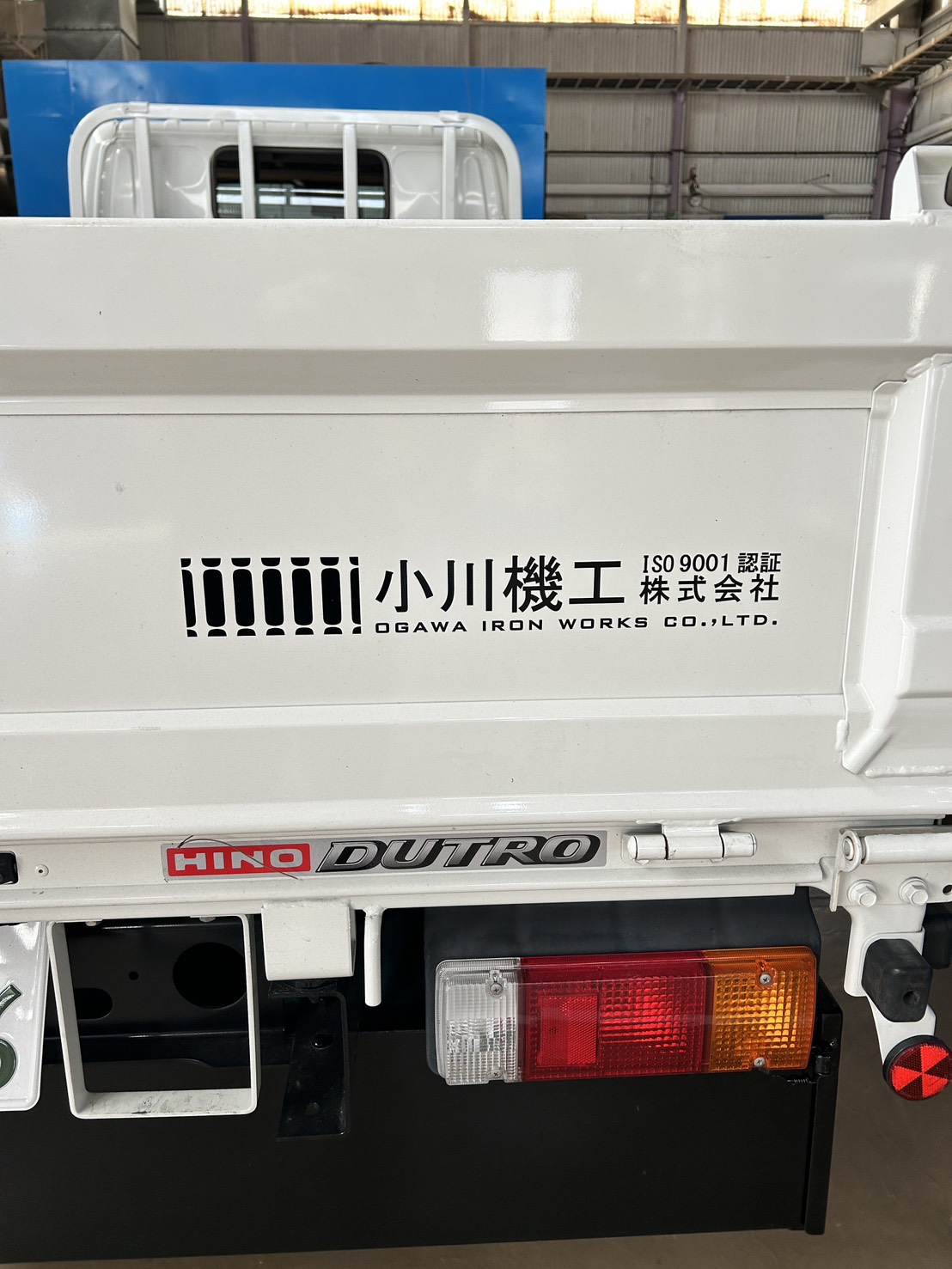 トラック荷台社名ステッカー